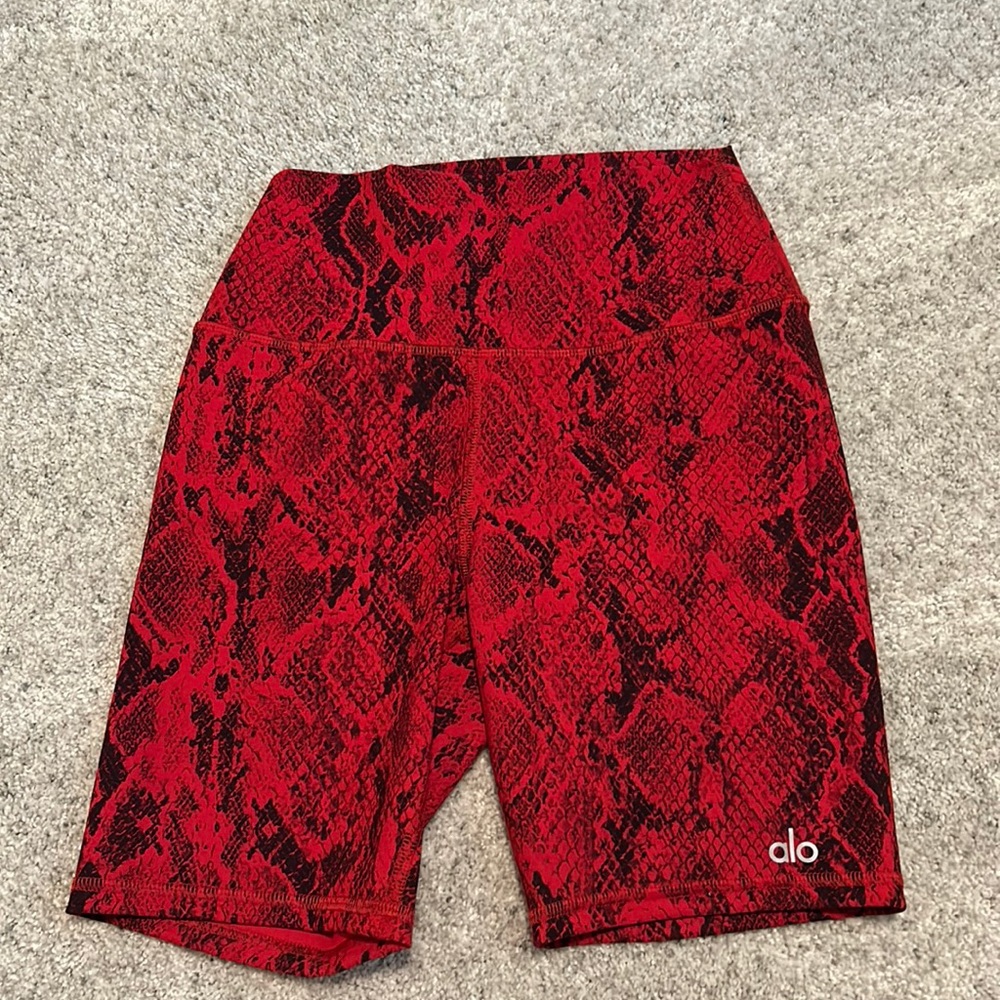 Alo yoga bike shorts